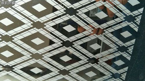 ��ɫ����־����